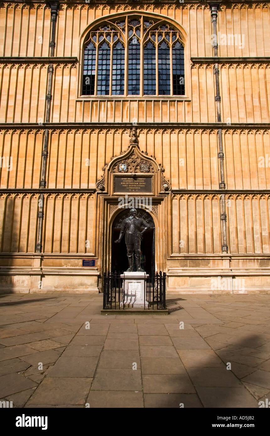 Estatua de Pembroke fuera Bodleian Divinity School Oxford 2 Foto de stock