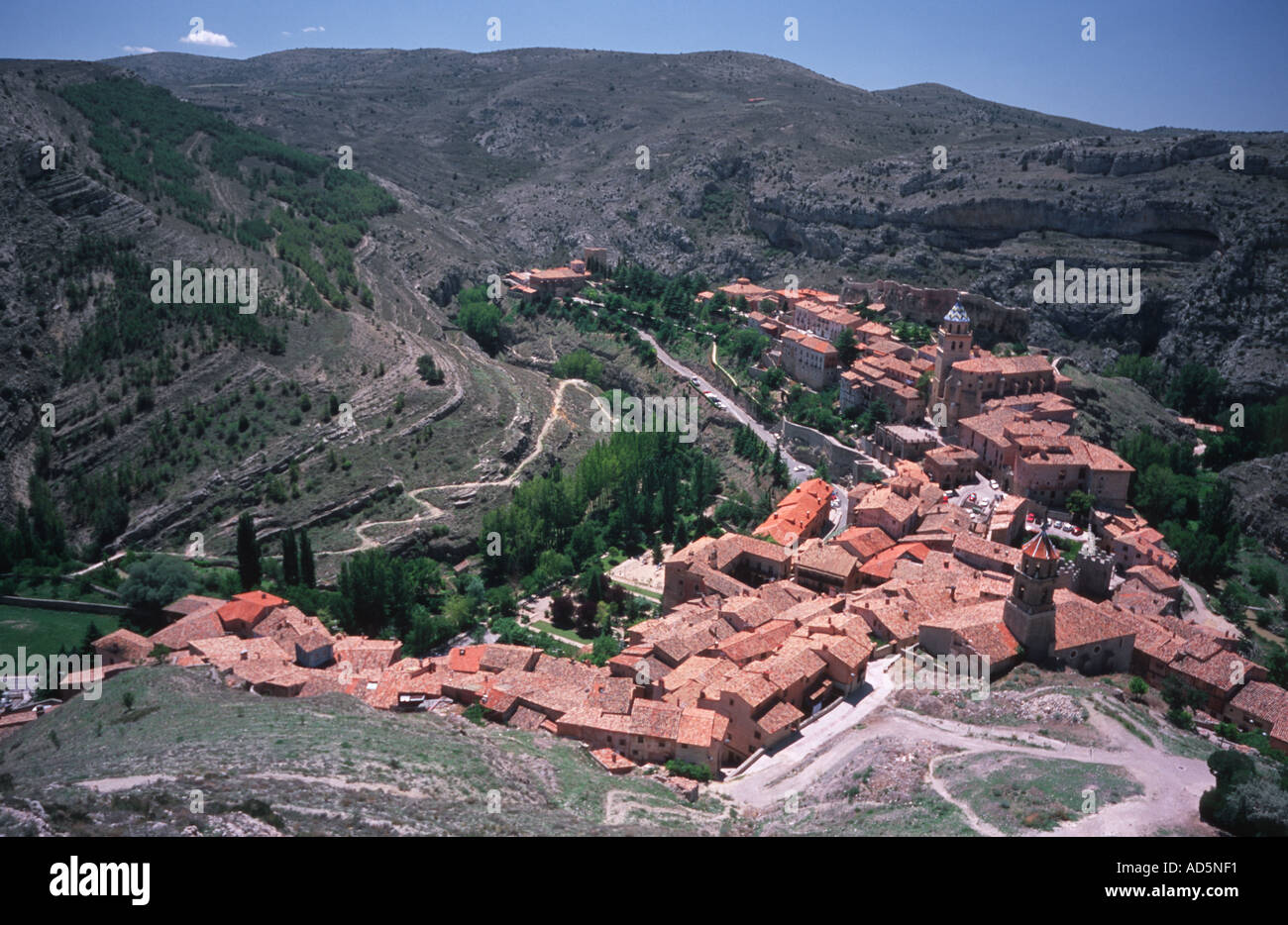 Albarracín en España desde un punto de vista elevado Foto de stock