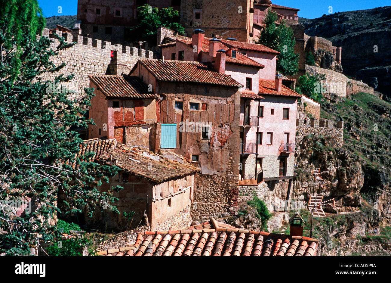 Vista de las casas antiguas en Albarracín en España Foto de stock