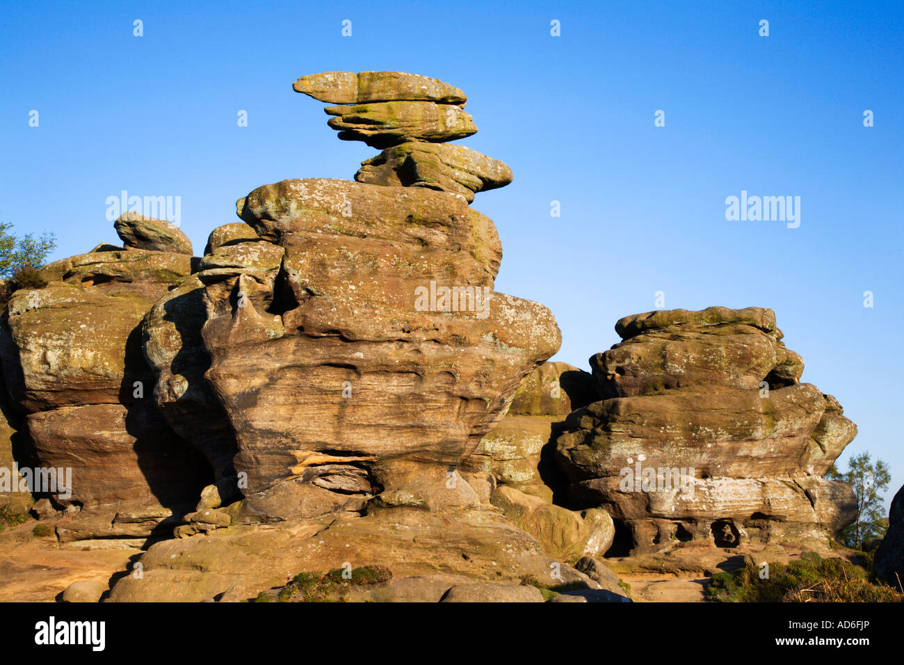 Extrañas formaciones rocosas en Brimham Rocks North Yorkshire, Inglaterra Foto de stock
