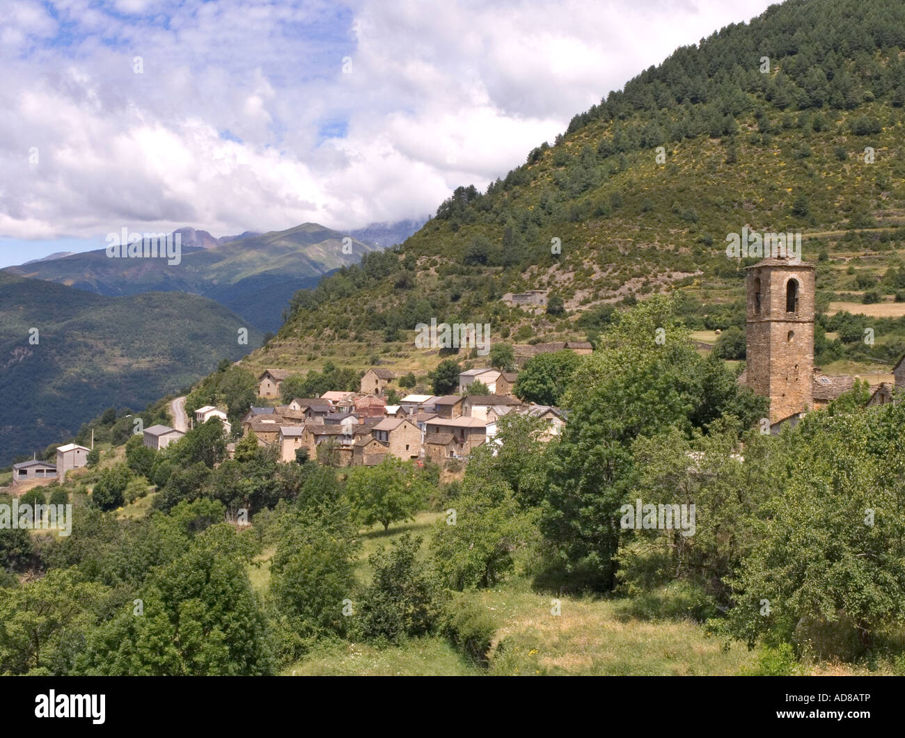 Buesa village in huesca province fotografías e imágenes de alta