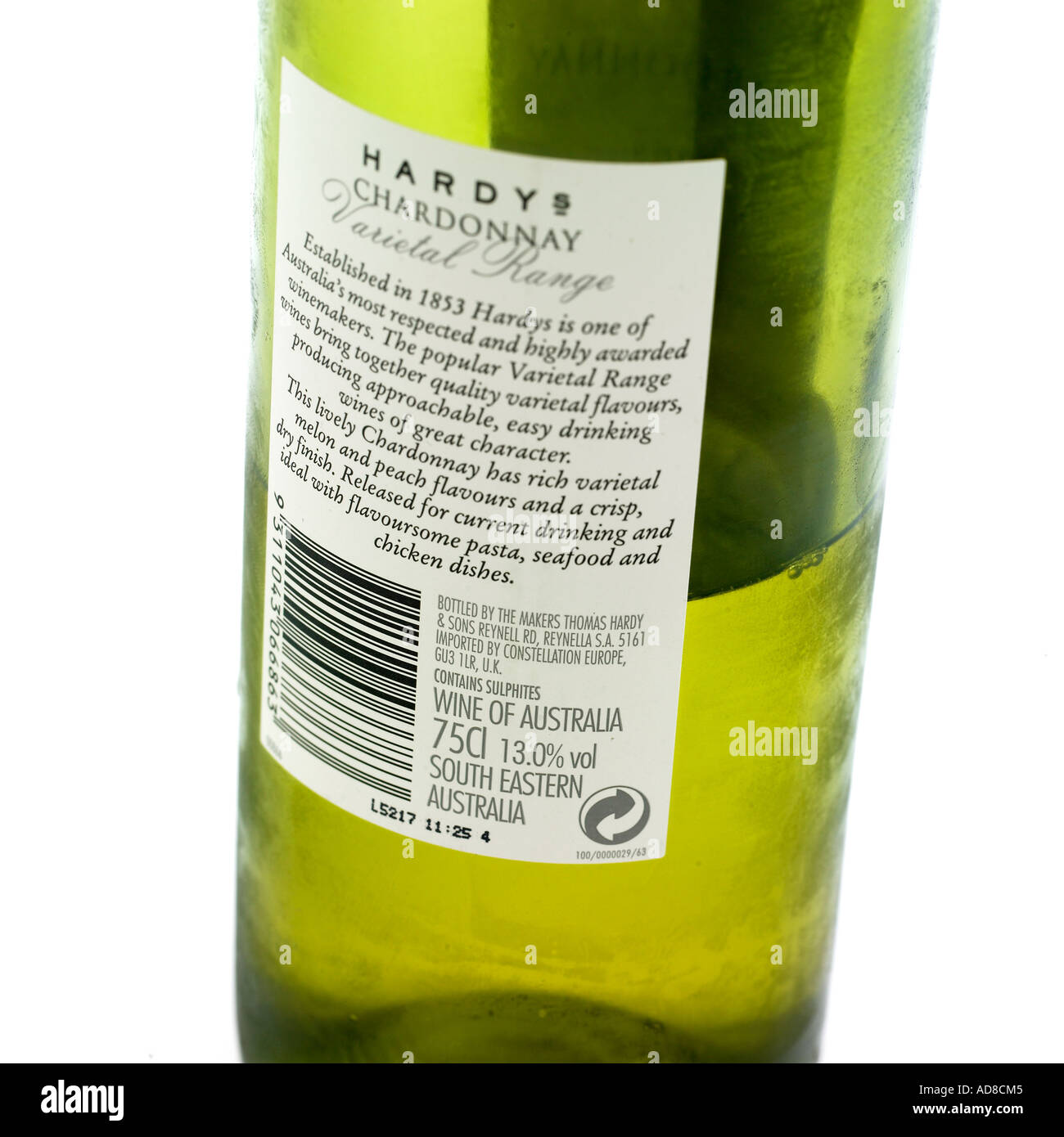 Etiqueta en Hardy's vino blanco Chardonnay mostrando 13% de volumen de  alcohol Fotografía de stock - Alamy