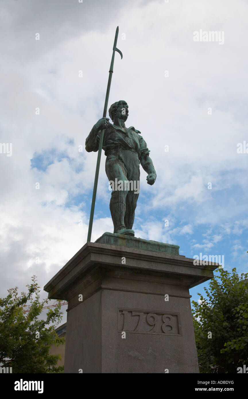 Lone Pikeman estatua en la plaza de toros de Wexford para conmemorar el 1798 Naciones irishmen rebelión contra los británicos Foto de stock