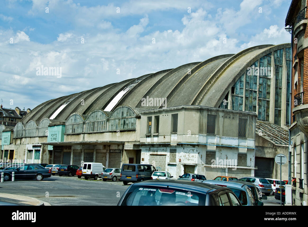 Reims Francia edificios públicos 1929 'Monumento Histórico' mercado público cubierto' ahora abandonado y será renovado, estructura de hormigón reforzado Foto de stock