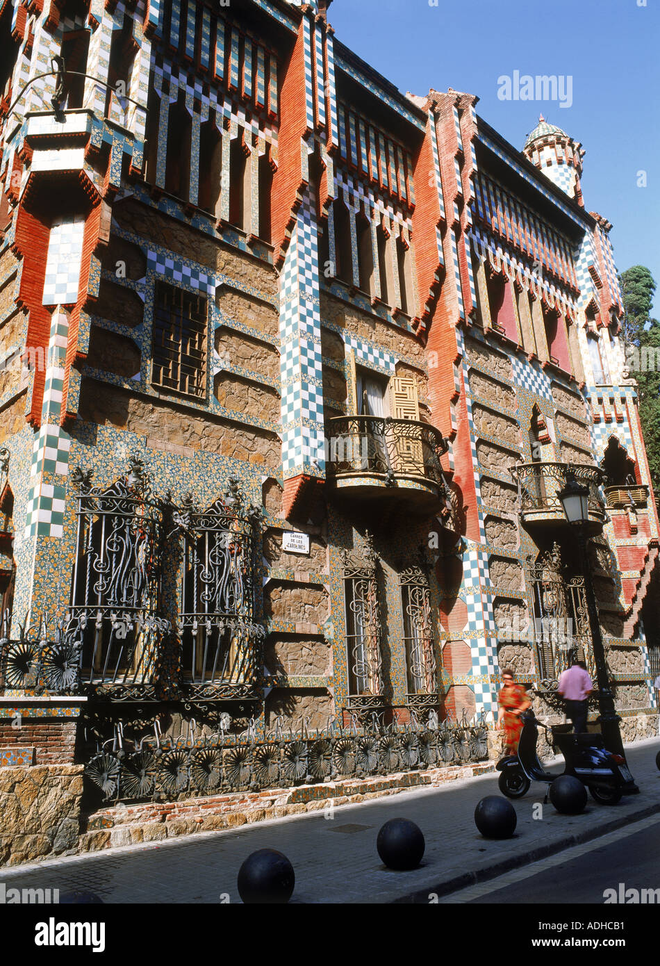 Fachada de la Casa Vicens de Gaudí en Ave Carolinas en Barcelona Fotografía  de stock - Alamy