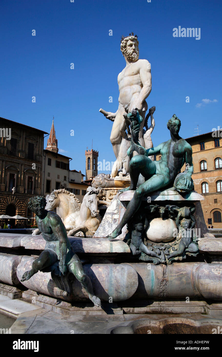 Estatua de Neptuno en la Piazza della Signora en Florencia Italia Foto de stock