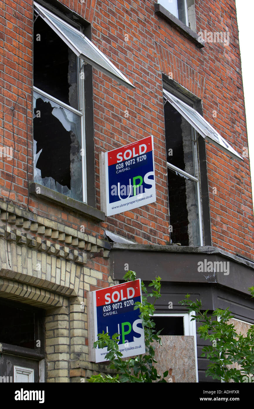 Destrozaron las ventanas rotas de Se vende casa con vendido realtor