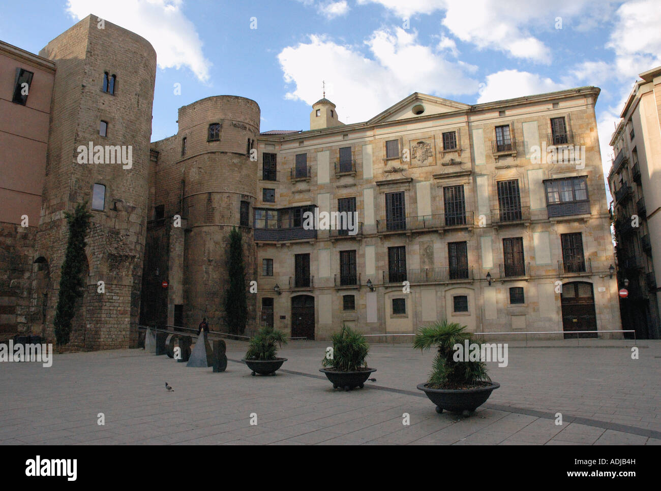 Vista lateral de la Catedral Catedral Gótica de Barri Gótico Barcelona Cataluña Catalunya Cataluña Costa Brava España España Europa Foto de stock