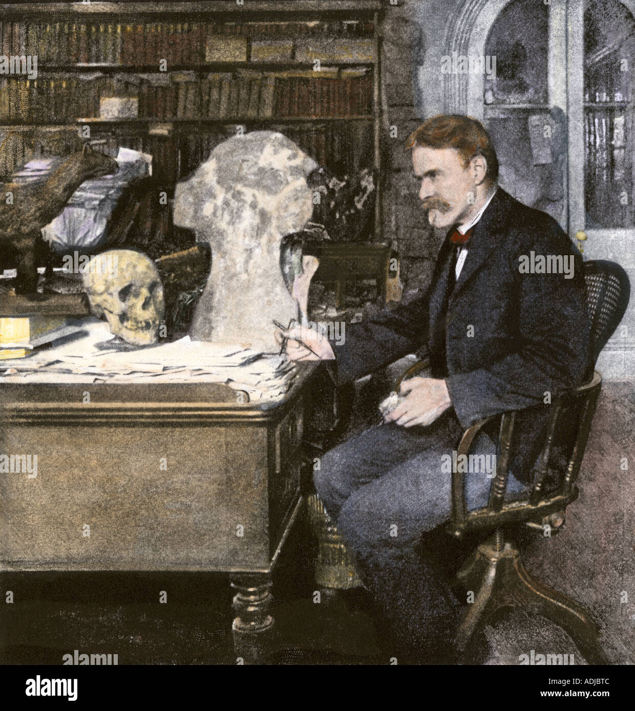 El profesor Edward bebedor Cope en su mesa de trabajo de 1890. Medias tintas coloreadas a mano de una fotografía Foto de stock