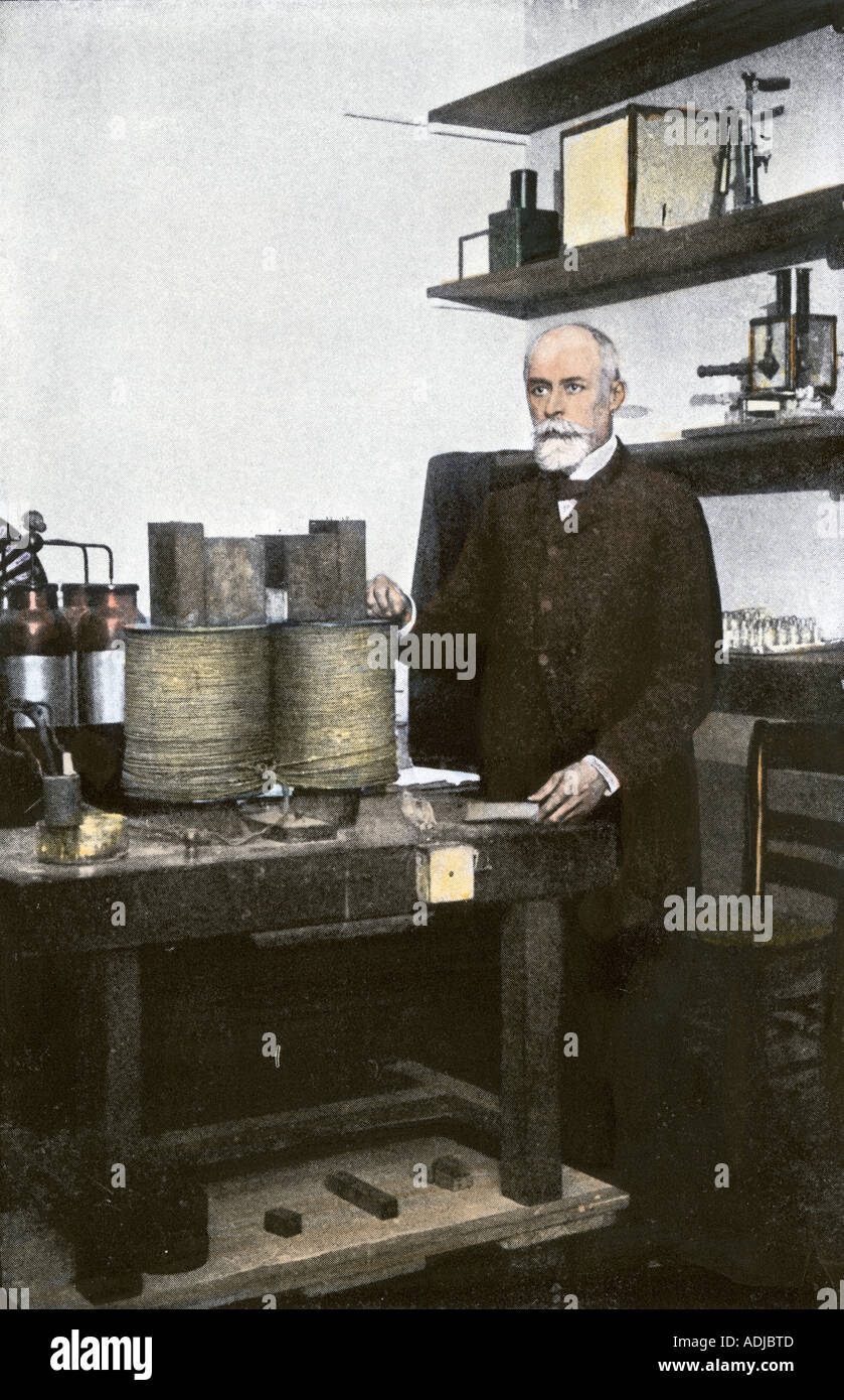 El Profesor Antoine Henri Becquerel en su laboratorio. Medias tintas coloreadas a mano de una fotografía Foto de stock