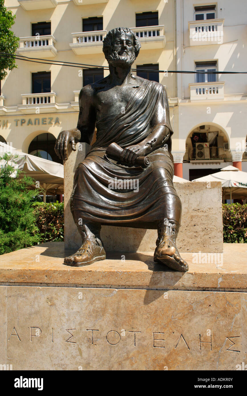Estatua de Aristóteles, en Platia Aristotelous en Salónica en Grecia