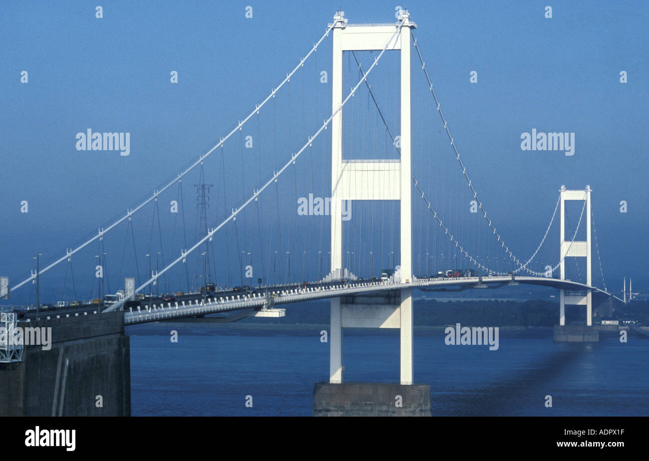 La primera severn road bridge visto desde el lado Inglés Foto de stock