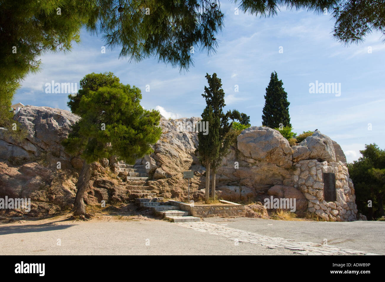 Mars Hill o el Areópago, cerca de la Acrópolis en Atenas Grecia Foto de stock