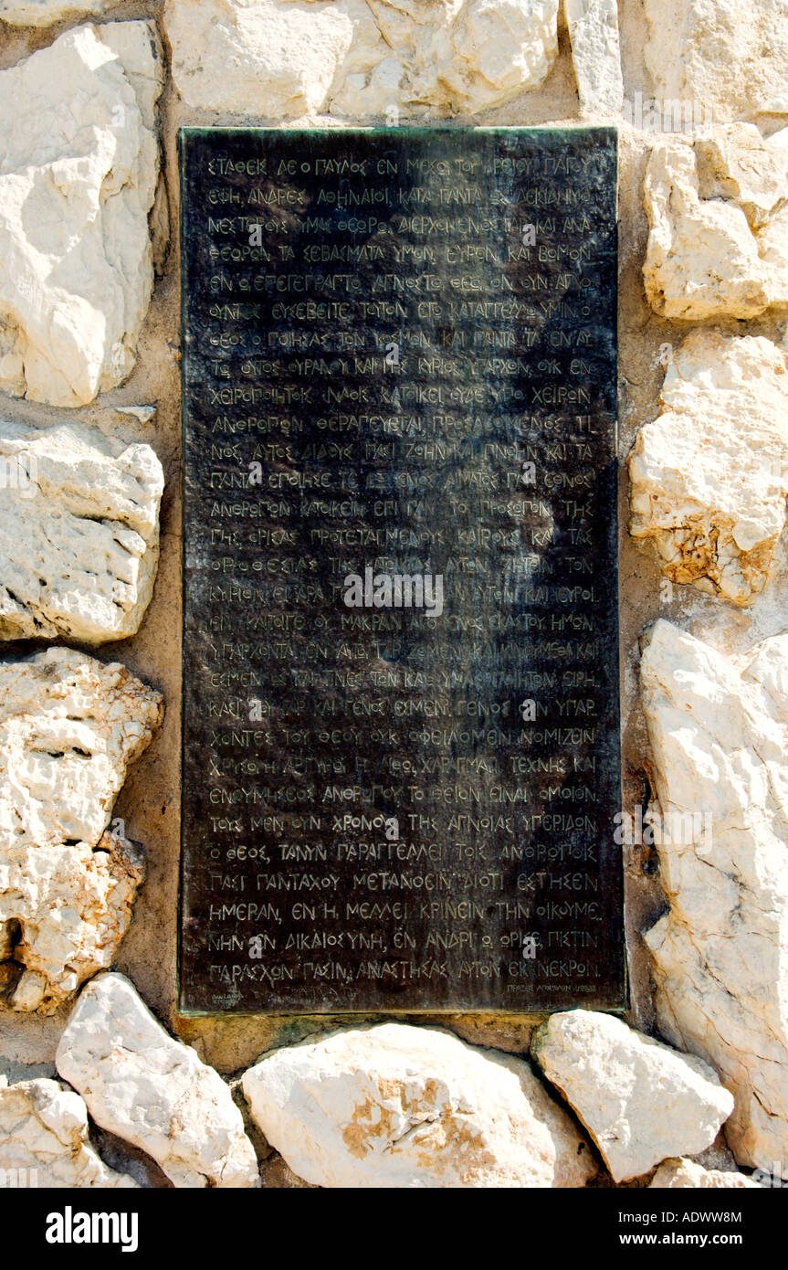 Una placa conmemorativa de Apóstol Pablo s sermón de Mars Hill o el Areópago, cerca de la Acrópolis en Atenas Grecia Foto de stock