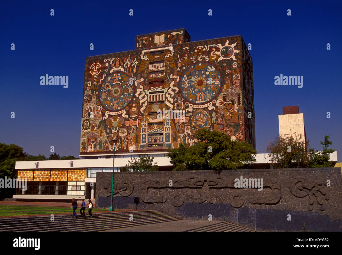 Los murales, Juan O'Gorman, la biblioteca central, Universidad Nacional Autónoma de México, UNAM, Ciudad de México, Distrito Federal, México Foto de stock