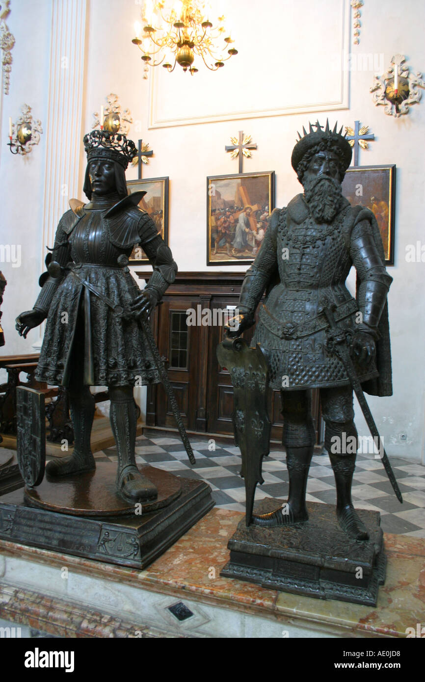 Estatuas de bronce de la Iglesia de la Corte Innsbruck Austria Foto de stock