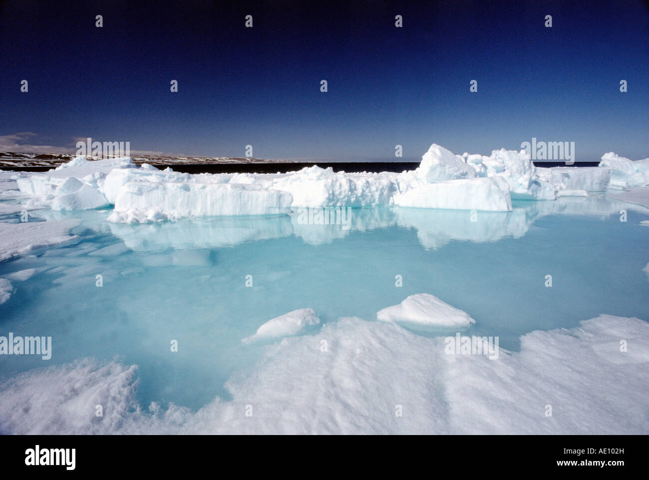 El flujo de hielo en el borde de la banquisa, Canadá, Arctic Edge, el Lancaster Sound, Nunavut, en el norte de la isla de Baffin Admiralty el tapón de admisión crauford C Foto de stock