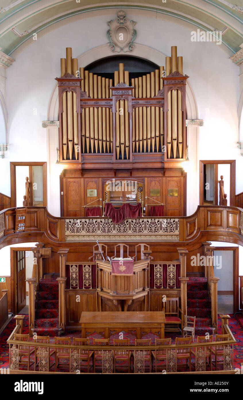 Órgano de tubos y púlpito en el Grado II redundante* listed Bethania Galés Capilla Bautista Maesteg South Wales Reino Unido construido 1908 Fotografía de stock - Alamy Órgano de tubos y púlpito en el Grado II redundante* listed Bethania Galés Capilla Bautista Maesteg South Wales Reino Unido construido 1908 Fotografía de stock - Alamy