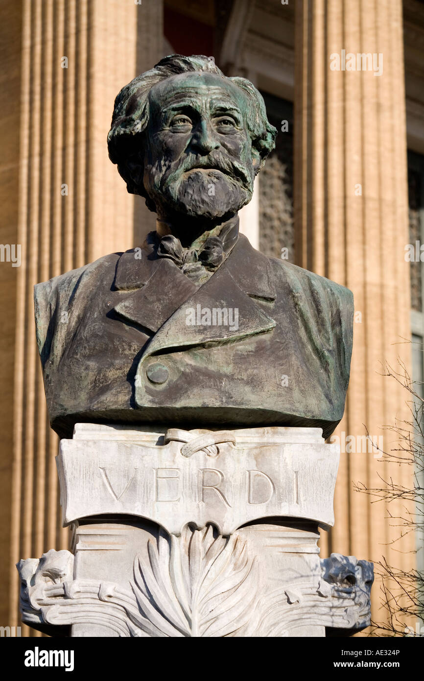 Giuseppe Verdi estatua sicilia italia Foto de stock