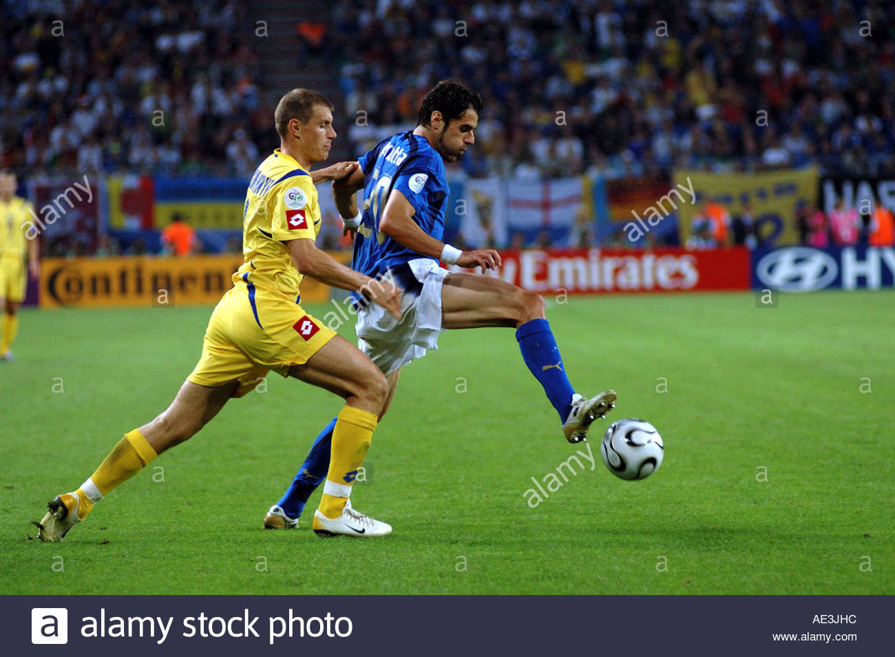 La Copa Mundial De La Fifa Italia Vs Ucrania Internacional Italiano Simone Perrotta La Copa Mundial De La Fifa Italia Vs Ucrania Internacional Italiano Simone Perrotta
