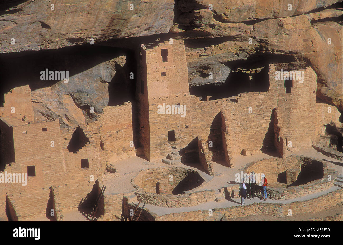 Las antiguas ruinas de la ruina de la Casa Blanca construida por los indios anasazi en Monumento Nacional Cañón de Chelly Arizona, EE.UU. formato horizontal Foto de stock
