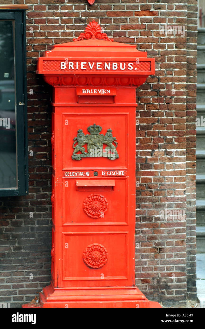 TPG Post letterbox en la localidad de Maassluis Holanda Europa UE Foto de stock
