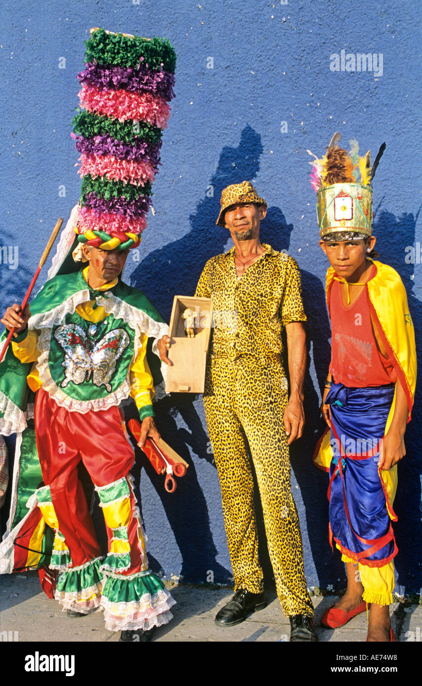 Los hombres en trajes de carnaval Barranquilla Colombia Fotografía de stock  - Alamy