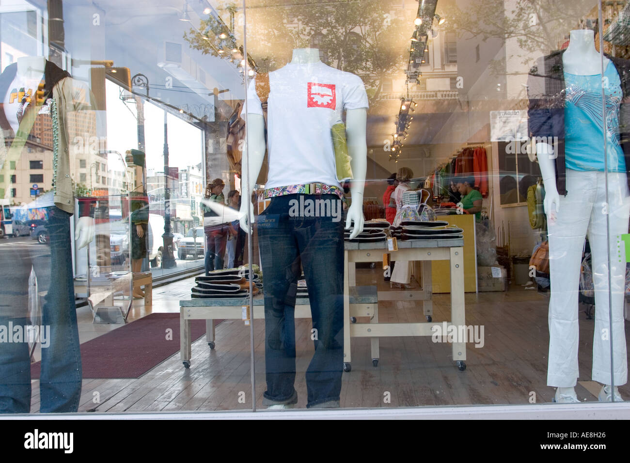 La popular tienda de ropa de Industrias de Brooklyn en Smith Street  Brooklyn, NY ESTADOS UNIDOS Fotografía de stock - Alamy