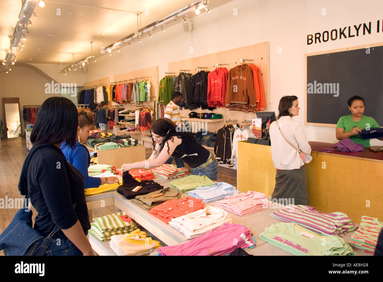 La popular tienda de ropa de Industrias de Brooklyn en Smith Street Brooklyn,  NY ESTADOS UNIDOS Fotografía de stock - Alamy