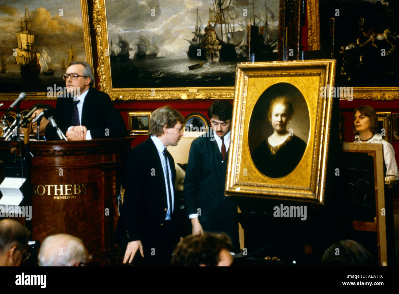 Subasta en la subasta Sotherbys Rembrandts retrato de una joven que para un registro de €7,260,000 el 10 de diciembre de 1986 Foto de stock