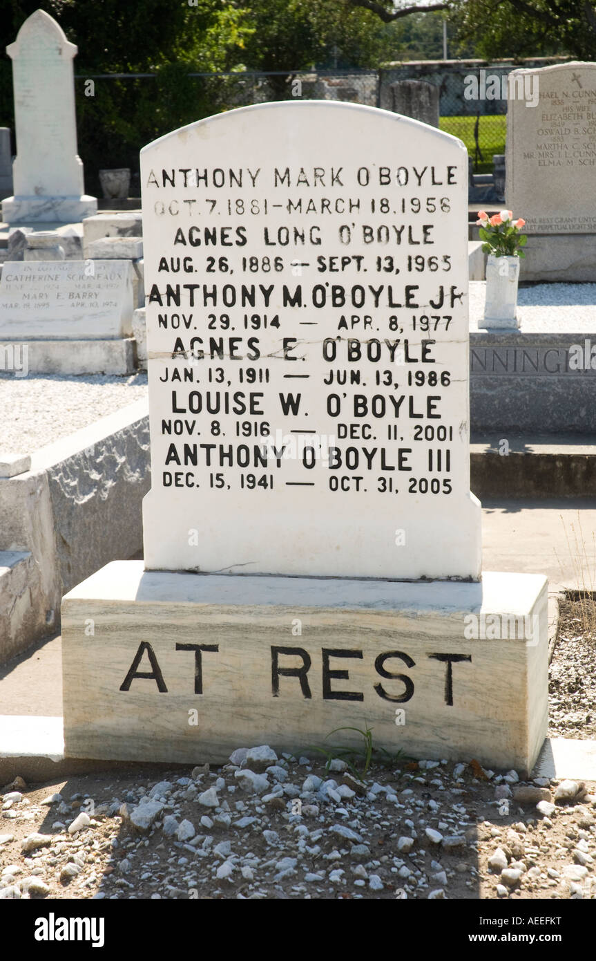 Grave que datan de la década de 1880 en el cementerio de San Patricio. Nueva Orleáns, Louisiana Foto de stock