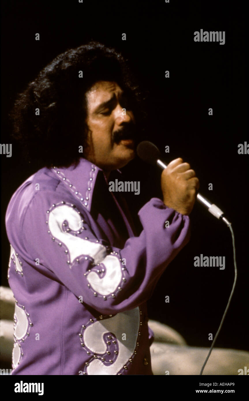 FREDDY FENDER cantante estadounidense en junio de 1976 Foto de stock