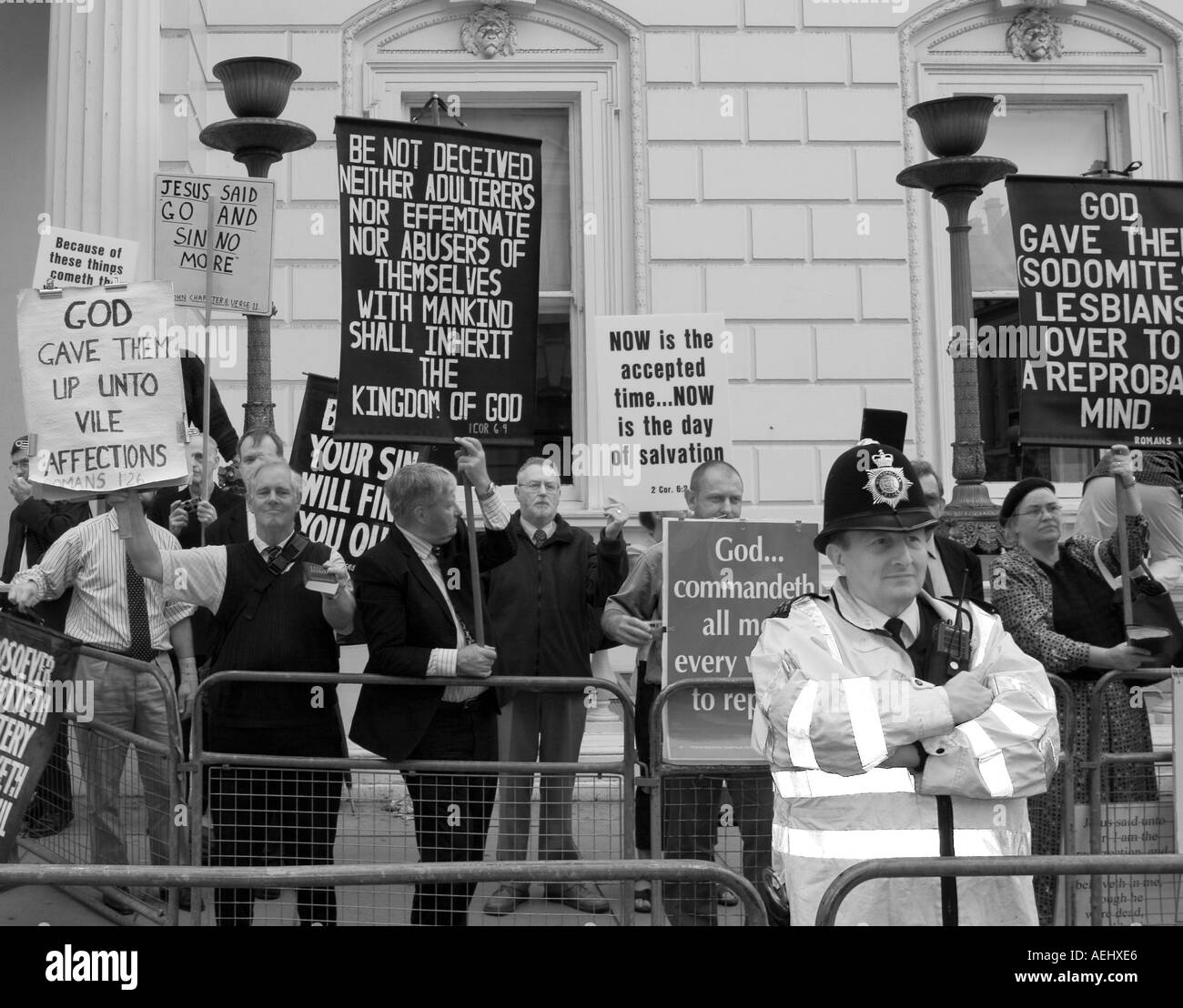 Los manifestantes en el orgullo gay de Londres de julio de 2005 Foto de stock