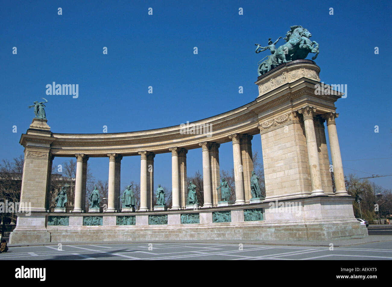 Colonnade, parte del Monumento del Milenio, Plaza de los Héroes, Budapest, Hungría Foto de stock