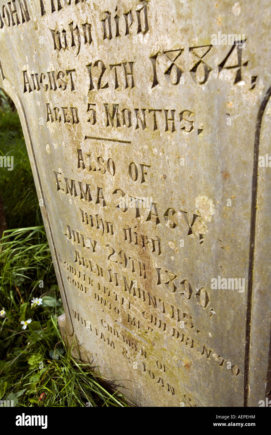 Reino Unido Cornwall Boscastle Valencia Valle St Juliots cementerio tumba de niño Foto de stock