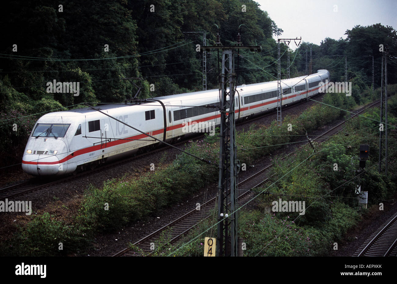 El Intercity Express tren de pasajeros, Colonia, Renania del Norte-Westfalia, Alemania. Foto de stock