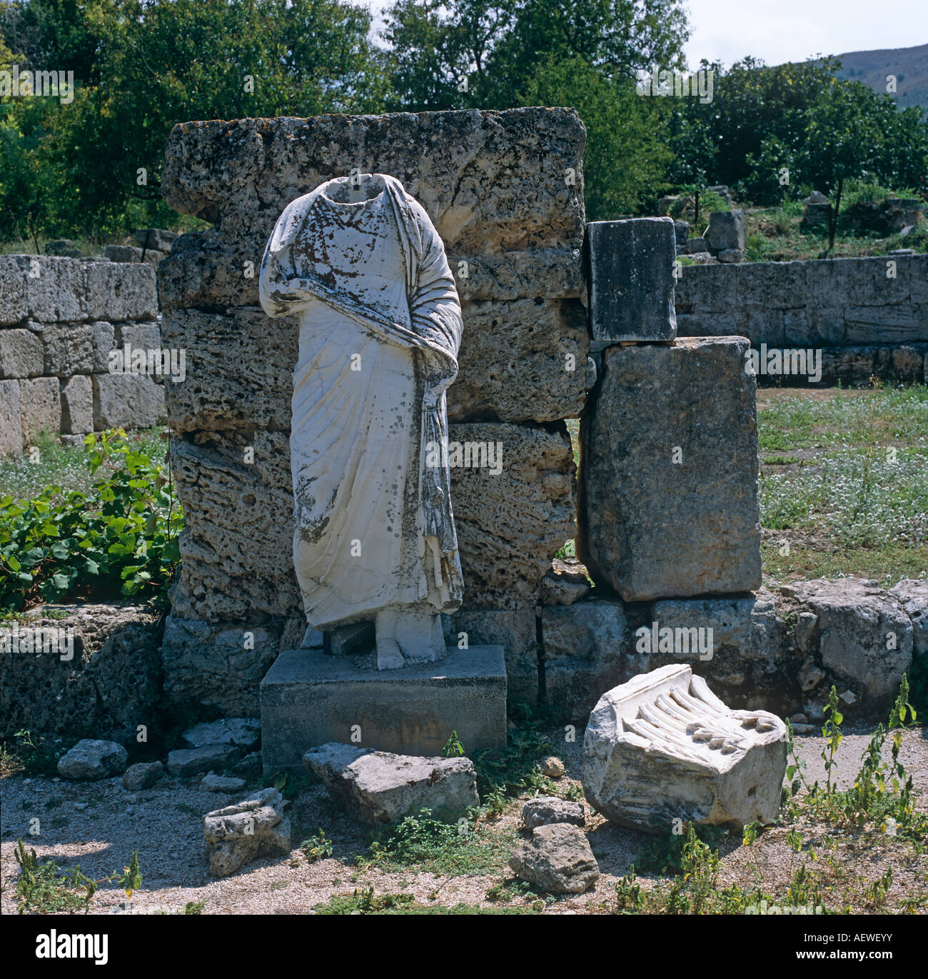 Descabezados Estatua antigua Olimpia Peloponeso Grecia Hellas Foto de stock