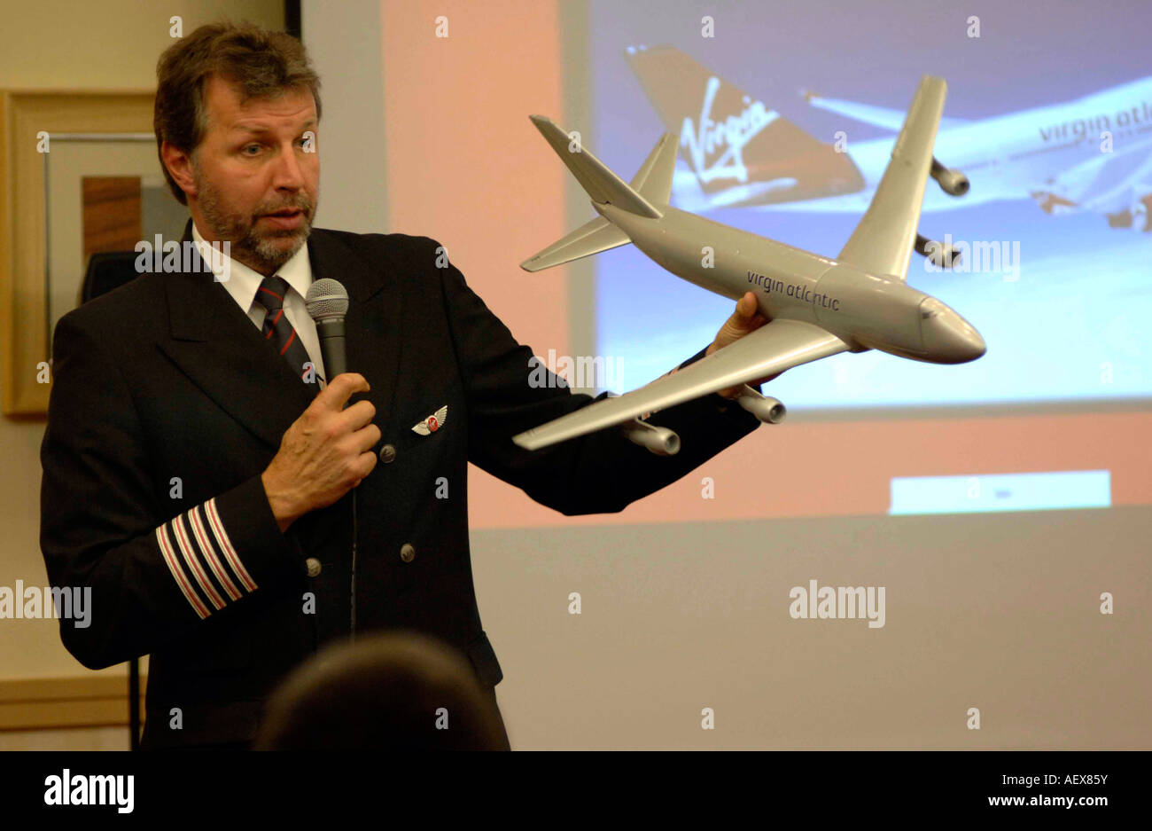 Volar sin miedo curso organizado por Virgin Airlines. Foto de stock
