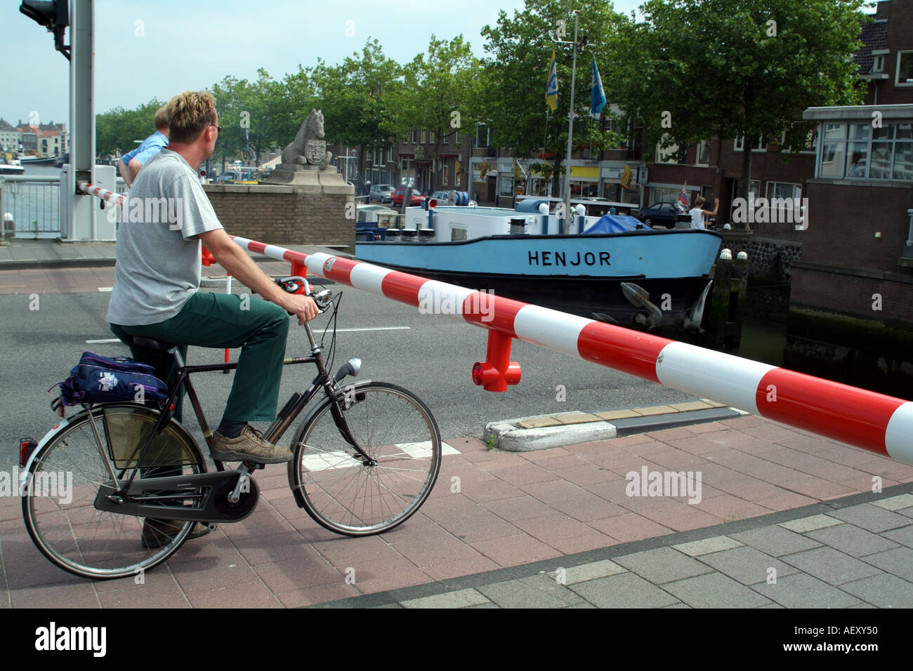 Maassluis atractiva ciudad Nr Rotterdam Nederland Europa la barrera de seguridad de la UE Foto de stock