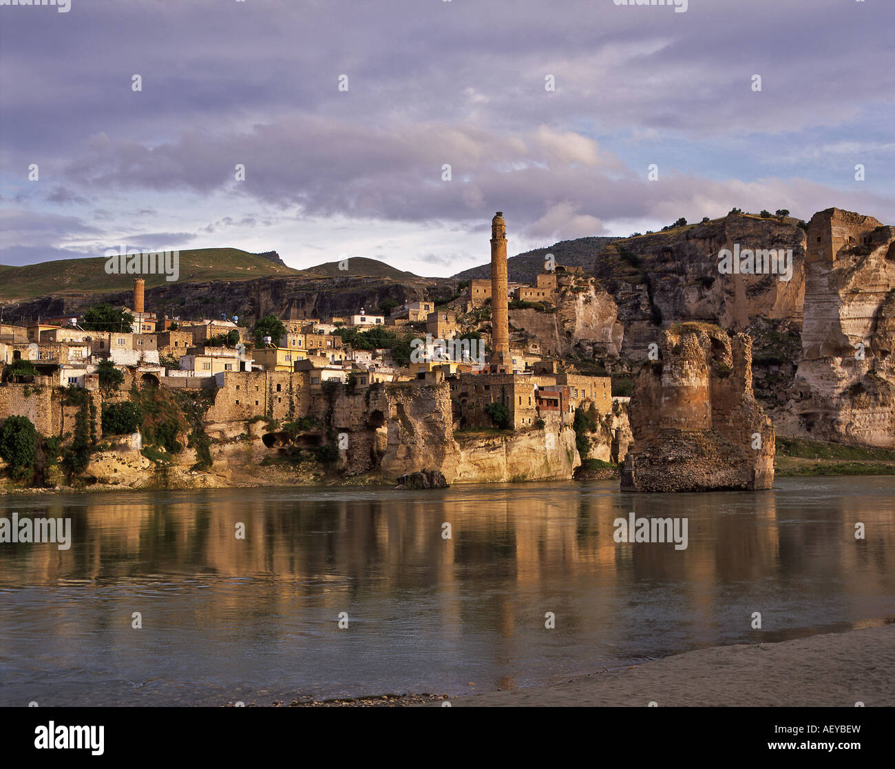 Río Tigris y antigua ciudad de Hasankeyf, Batman Turquía Fotografía de  stock - Alamy
