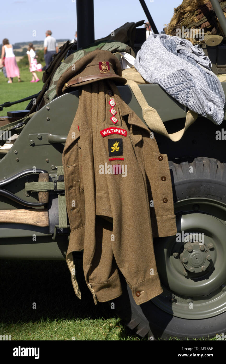 WW2 Capitán del Ejército Británico s battledress uniforme Fotografía de  stock - Alamy
