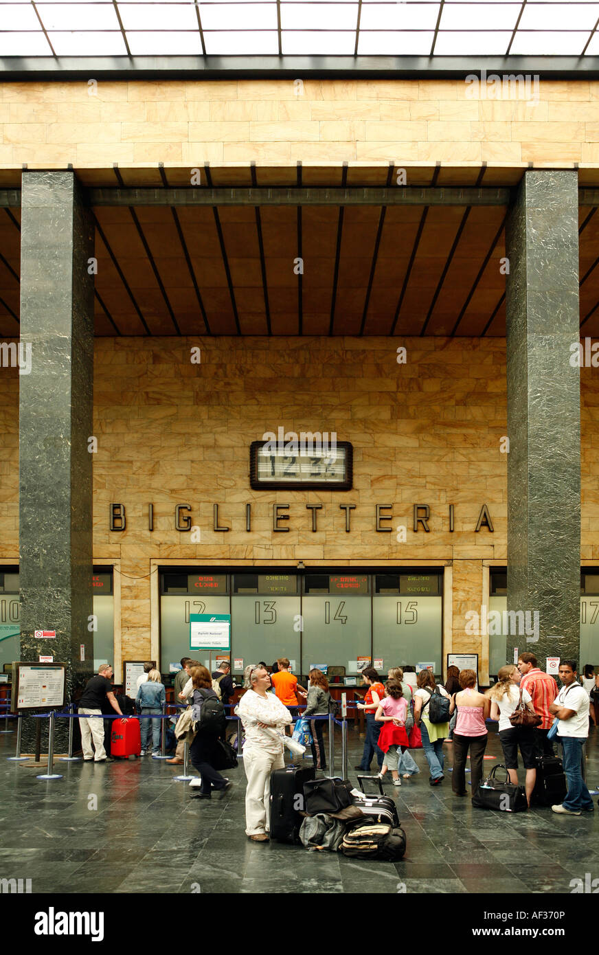 Agradecido vitalidad Prominente La estación de tren de Florencia, Italia. Firenze Santa Maria Novella  Fotografía de stock - Alamy