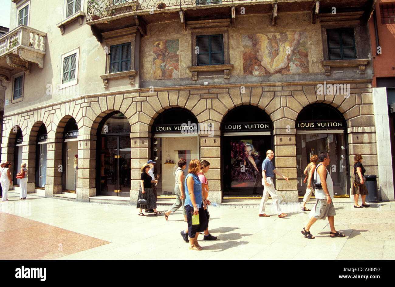 Louis Vuitton Tienda En El Centro De Venecia, Italia Imagen de archivo  editorial - Imagen de manera, ropa: 164840319