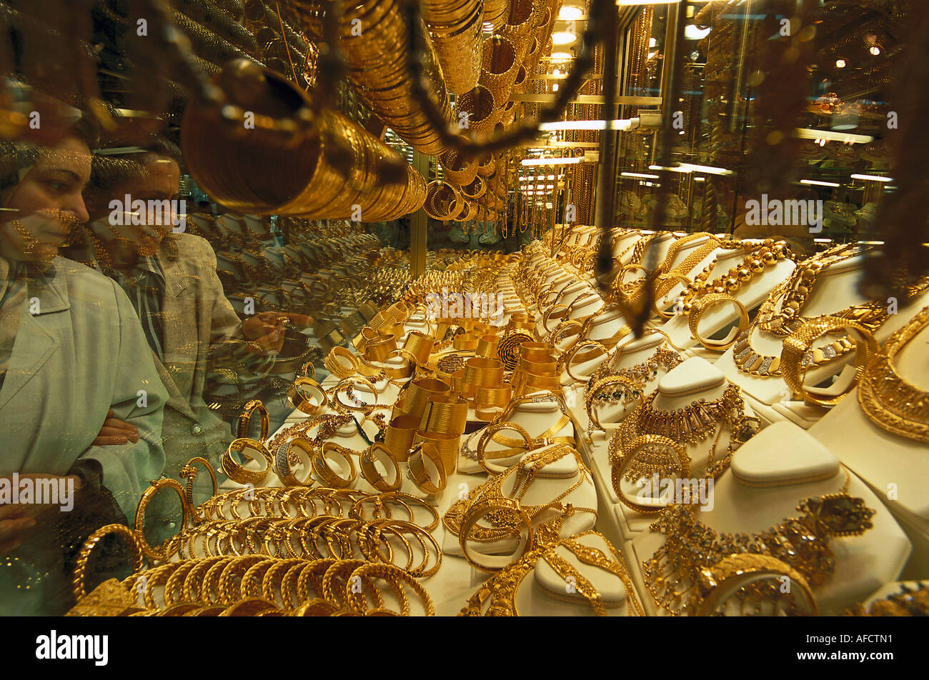 Ситуация на золотом рынке. Золотой базар в Стамбуле. Bazar Gold в Стамбуле. Турецкое золото. Рынок золота.
