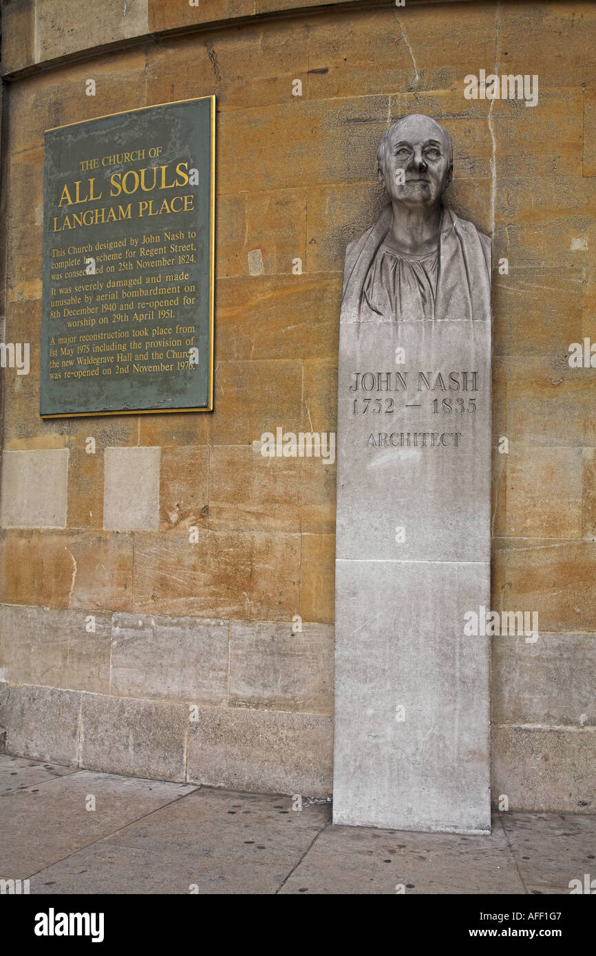 Iglesia de All Souls Langham Place Regent Street Londres busto de John Nash Foto de stock