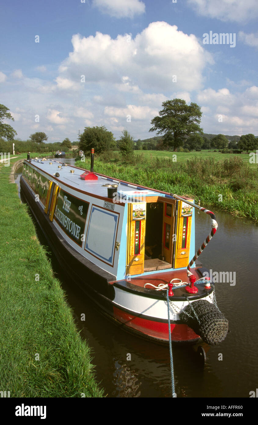 Cheshire barco en Macclesfield Canal en Bosley bloqueos Foto de stock