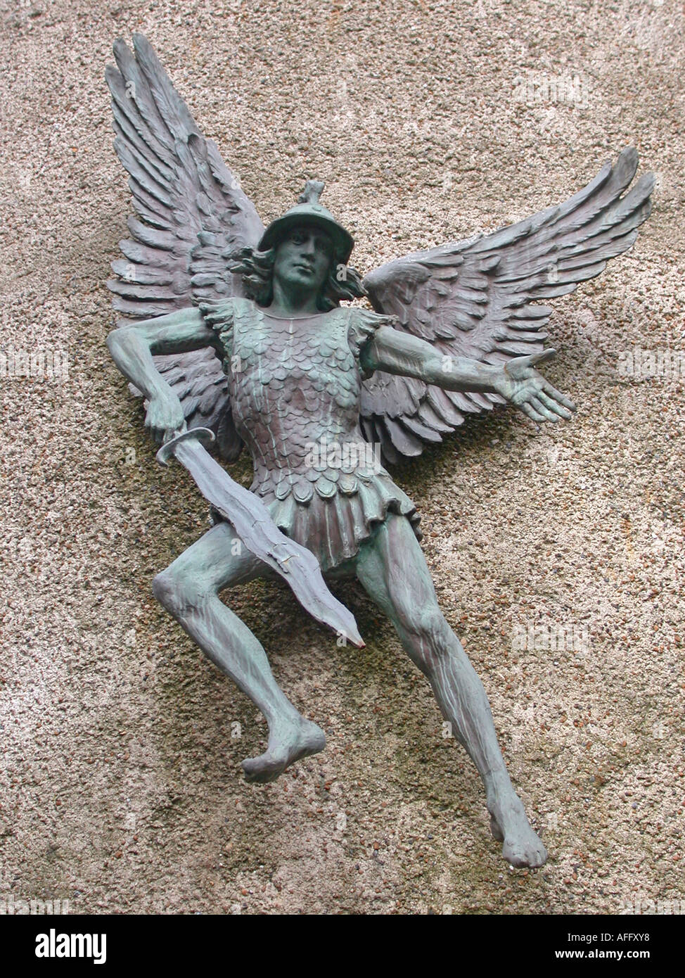 Montado En La Pared La Escultura De San Miguel Encontrados En