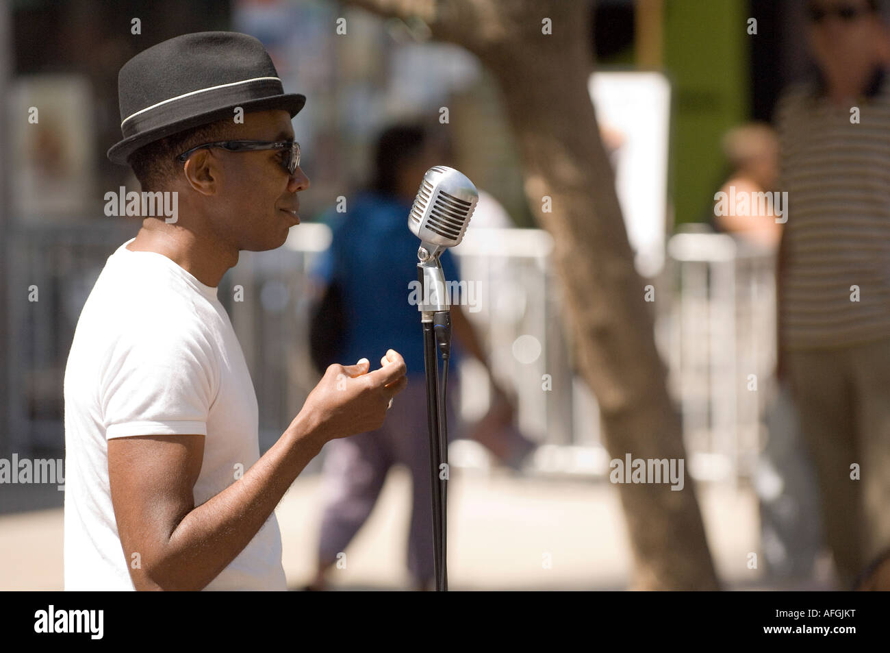 Cantante en el Third Street Promenade de Santa Mónica Foto de stock