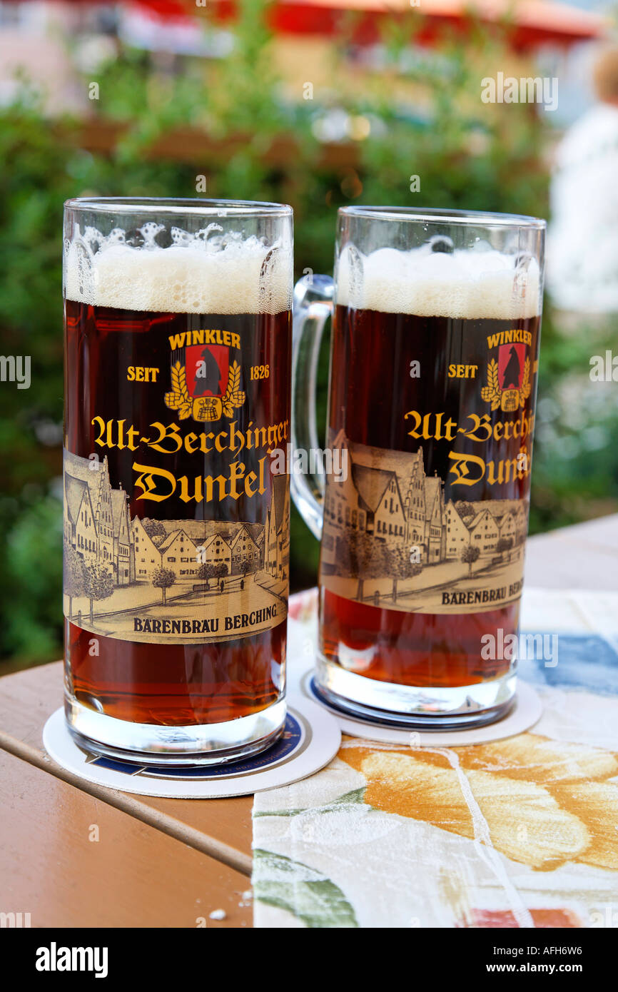 Cerveza oscura Alt Berchinger Dunkel Winkler Bärenbräu seit 1826 Berching Alto Palatinado, Baviera, Alemania Foto de stock