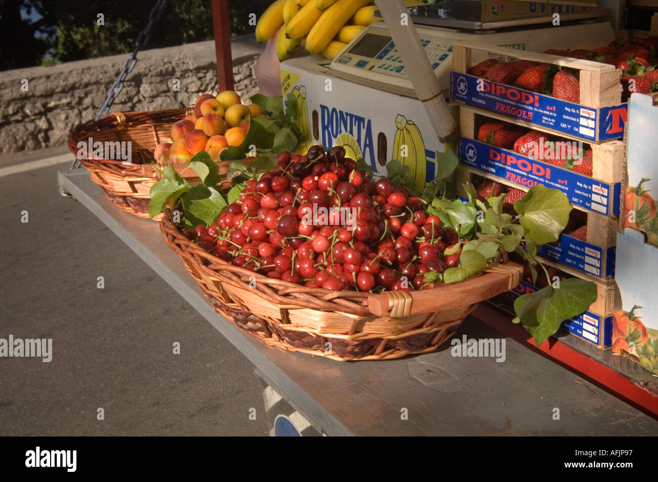 Producir camión de frutas fotografías e imágenes de alta resolución -  Página 4 - Alamy